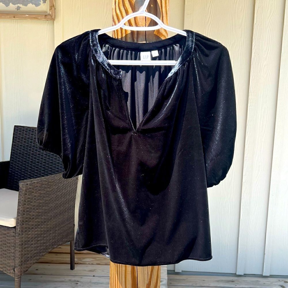 Gap Velvet short puff sleeve v neck blouse in black size small